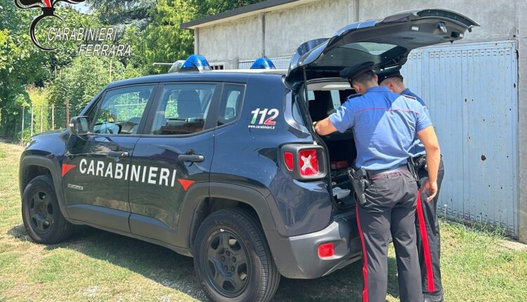 Ferrara: aggredisce il compagno mentre riposa, arrestata una 45enne dai Carabinieri.