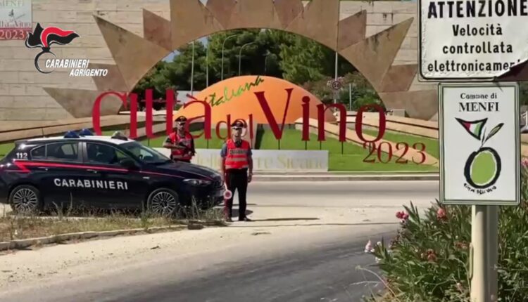Rissa violenta a sfondo razziale sulla spiaggia di Porto Palo: 9 giovani ai domiciliari per l'accoltellamento di un coetaneo