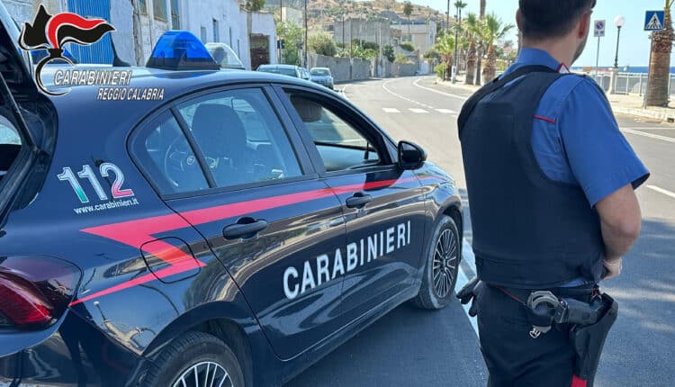 Reggio Calabria, rapine con taser, pistole e ordigni: arrestati 2 pregiudicati di Rosarno