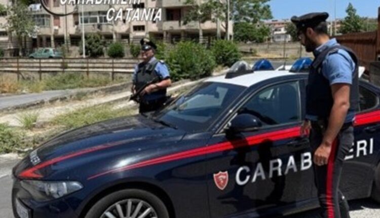 Catania, lite condominiale finisce nel sangue: 31enne accoltellato, arrestato un 50enne per tentato omicidio