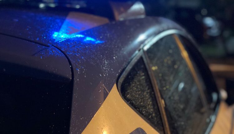 Genova, brandisce una spranga e minaccia i passanti: Arrestato 23enne