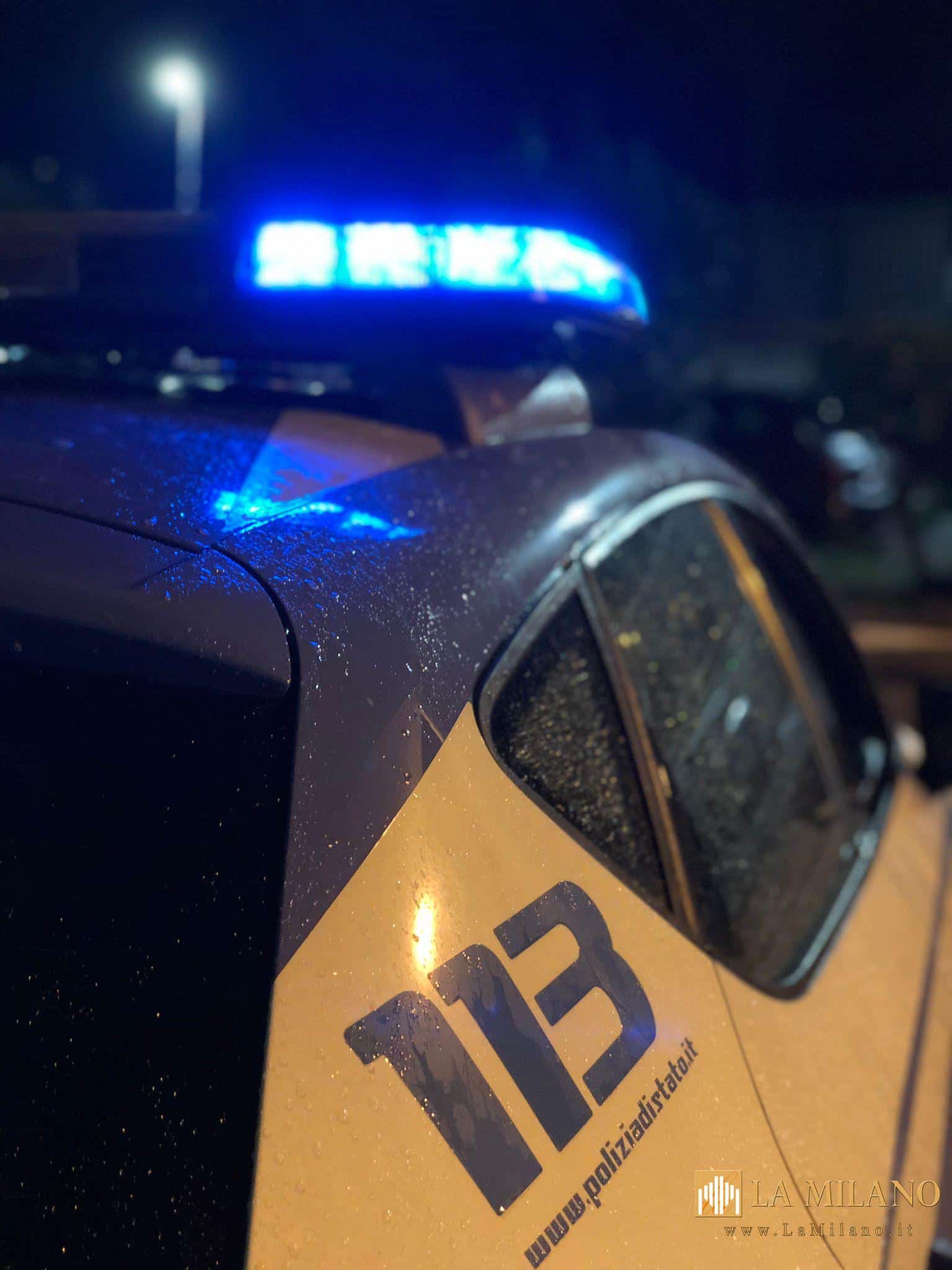 Genova, brandisce una spranga e minaccia i passanti: Arrestato 23enne