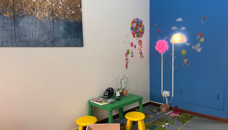 Rho, inaugurata “Una stanza tutta per sé”: uno spazio protetto per vittime di violenza nella caserma dei Carabinieri