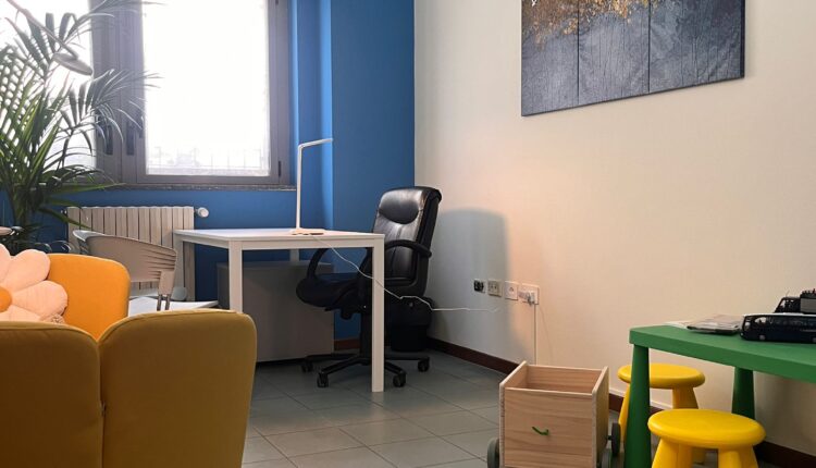 Rho, inaugurata “Una stanza tutta per sé”: uno spazio protetto per vittime di violenza nella caserma dei Carabinieri