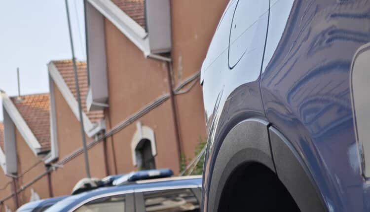 Roma, fratello maggiore tenta di strangolare il fratello dopo una lite: fermato dalla Polizia