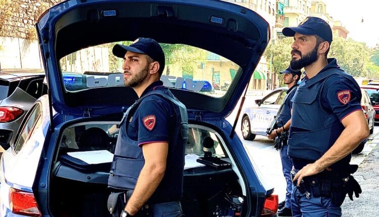 Genova: agente della Polizia di Stato fuori servizio riconosce ricercato e lo fa arrestare.