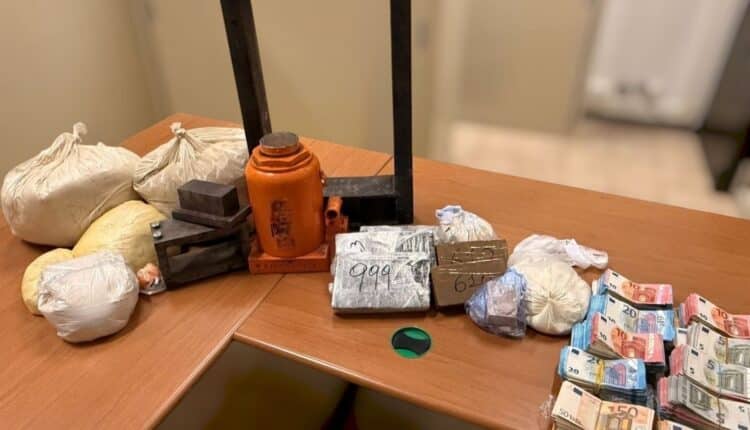 Cologno Monzese, scoperto laboratorio della droga: arrestato 49enne con oltre 6 kg di stupefacenti