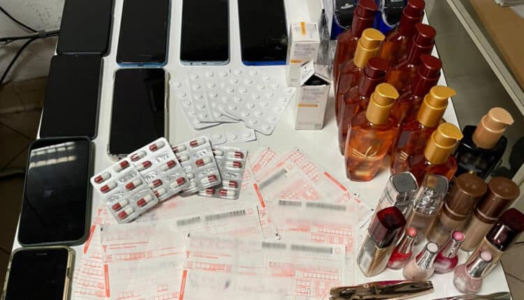 Milano, arrestato per spaccio 46enne: in casa trovati farmaci, refurtiva e ricette rubate