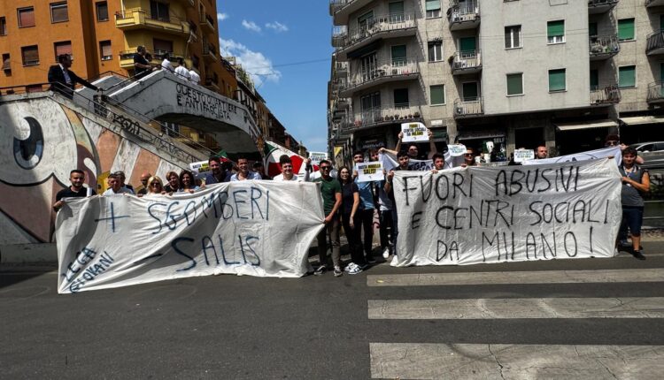 Milano, la Lega Giovani presidia via Gola: “Sgomberare il centro sociale e censire gli abusivi. Legalità subito!”