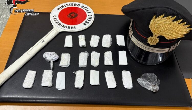 Cecina, arrestato 22enne per spaccio e denunciato un suo complice 32enne