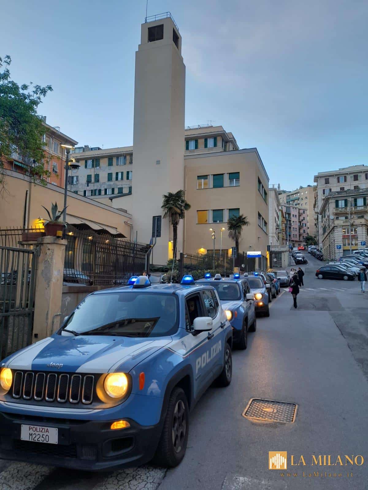 Genova, perde i sensi in casa allagata: la Polizia scopre un deposito di droga e lo arresta