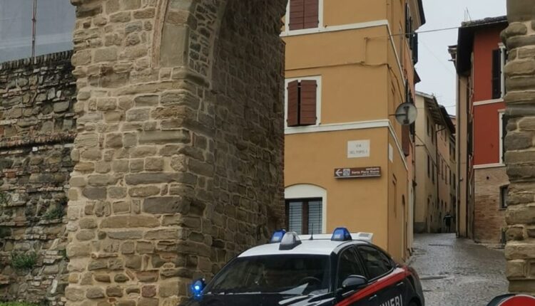 Tolentino, controlli straordinari dei Carabinieri: Sequestri di droga e patente ritirata ad un fuggitivo