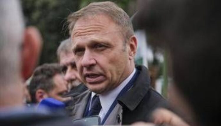 Puglia, olio contraffatto nelle mense scolastiche e nei centri per anziani: Sequestrate 38 tonnellate, 3 imprenditori indagati