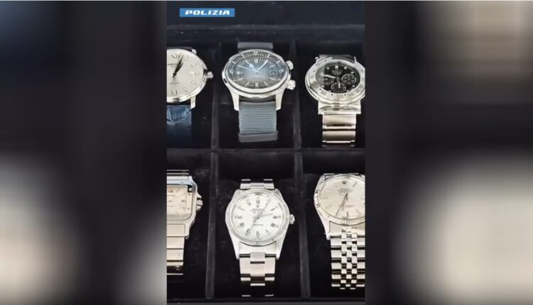 Roma, ruba incassi e gioielli alla titolare per acquistare orologi di lusso e monete antiche