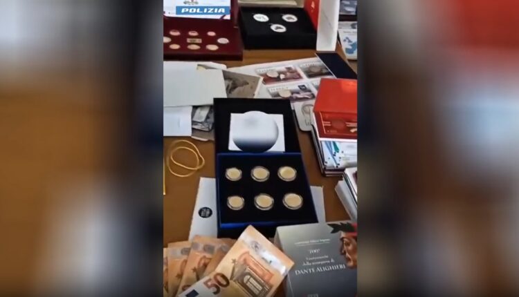 Roma, ruba incassi e gioielli alla titolare per acquistare orologi di lusso e monete antiche