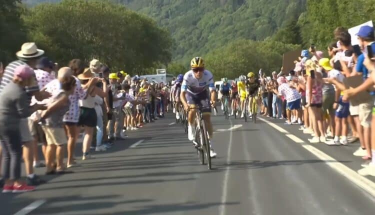 Tour de France: Yates vince la decima tappa, Healy nuova maglia gialla