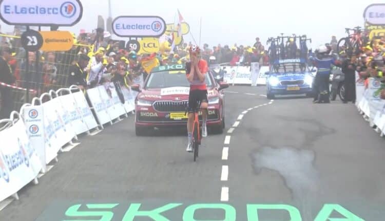Tour de France: Arensman vince nella nebbia, Pogacar allunga su Vingegaard
