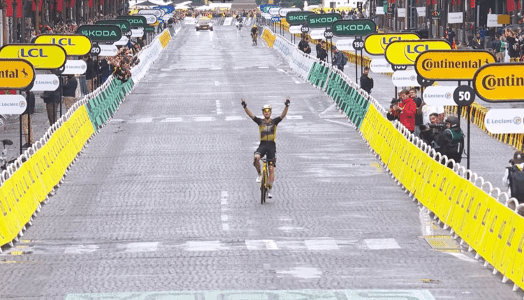 Tour de France: Van Aert vince l'ultima tappa, Pogacar festeggia il suo quarto Tour