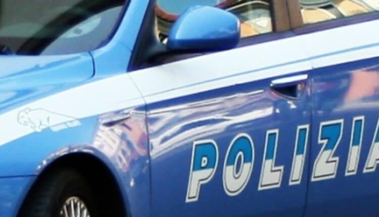 Genova, arrestati due giovani a Cornigliano: fermati con carte di credito rubate