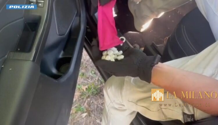 Como, spaccio di cocaina in delivery: arrestati due marocchini in auto a noleggio. Sequestrata droga, denaro e biciclette sospette