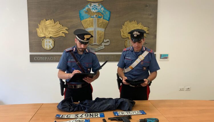 Succivo: 45enne arrestato dai Carabinieri dopo una rapina con fuga e incidente.