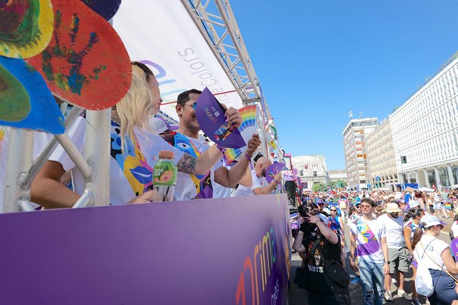 Un carro, una visione: il Pride sostenibile di Prima Assicurazioni conquista Milano