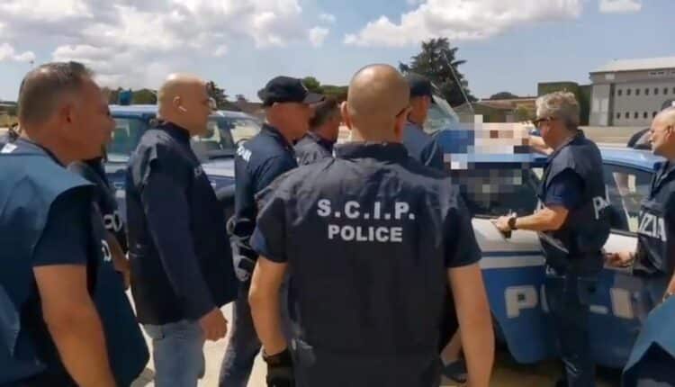 Kaufmann estradato dalla Grecia, sarà trasferito a Rebibbia dopo la notifica degli atti