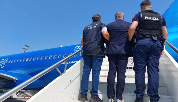 Fiumicino, estradato in Italia per scontare 25 anni: Arrestato latitante ricercato da oltre 20 anni