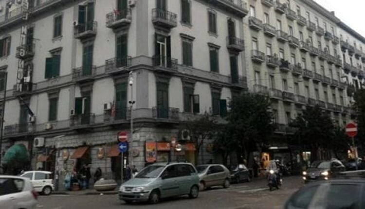 Corso Novara: aggredisce gli agenti con una pedana, arrestato 36enne dalla Polizia di Stato.