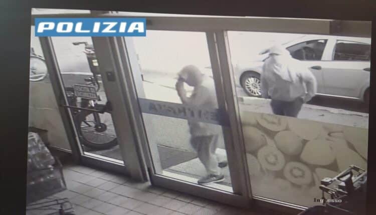 Monza, arrestati i due rapinatori seriali dell'"In'S"