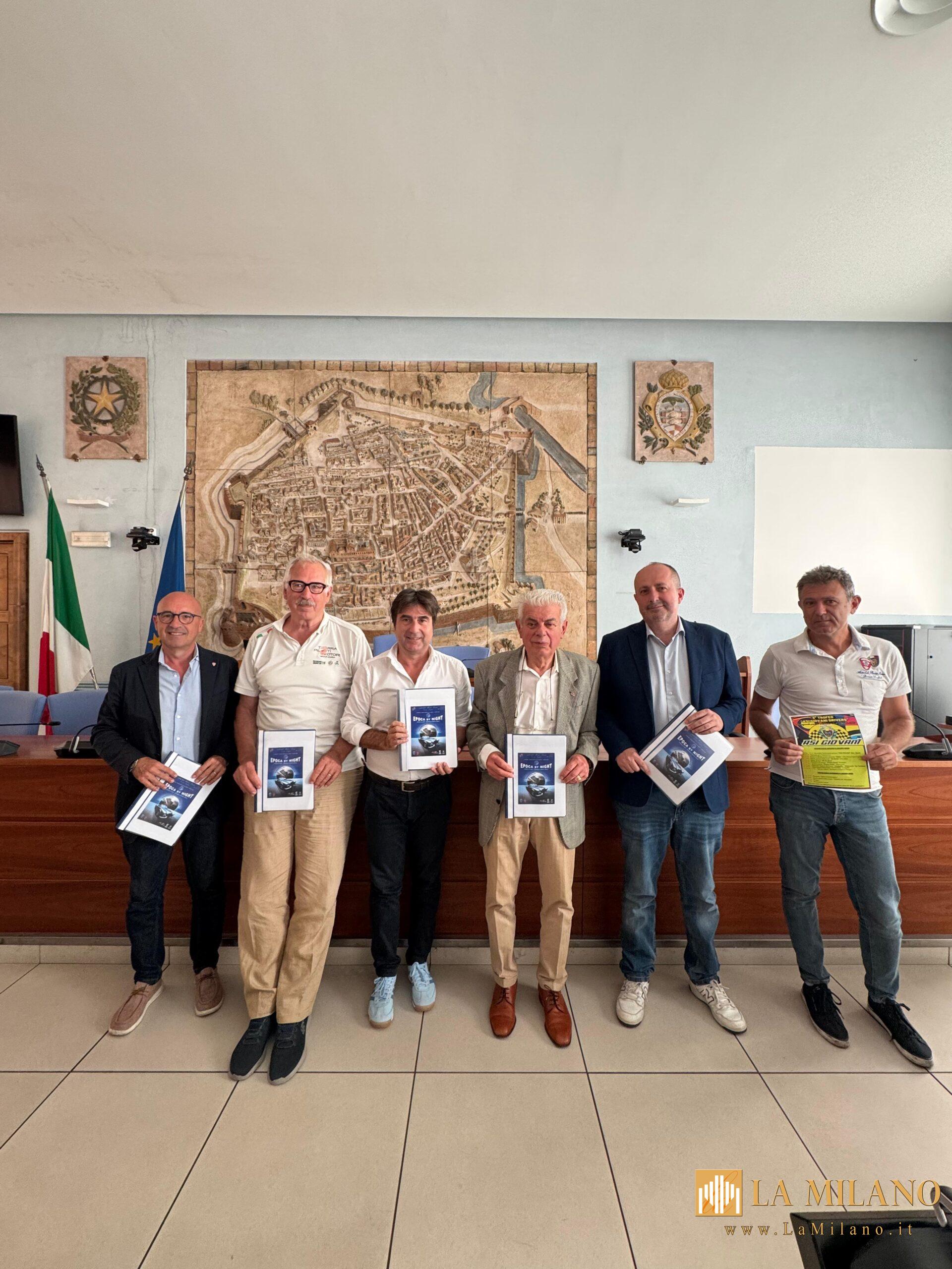 Pesaro celebra le auto d’epoca: torna “Epoca by Night – Italiani in auto” con 75 veicoli storici e giovani piloti