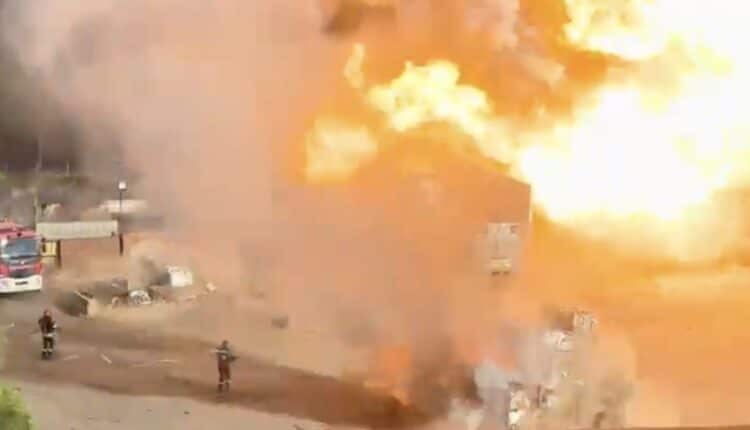 Tragedia a Roma: esplosione devasta distributore di carburante in via dei Gordiani, 36 feriti – due in pericolo di vita