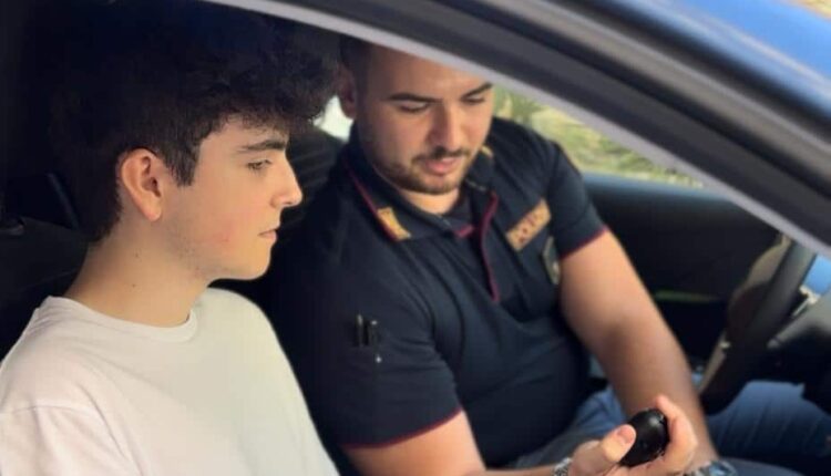 Lorenzo, 16 anni e un sogno: diventare poliziotto. La sua visita commuove la Questura di Roma