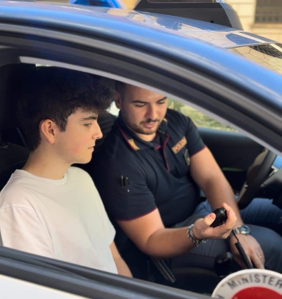 Lorenzo, 16 anni e un sogno: diventare poliziotto. La sua visita commuove la Questura di Roma