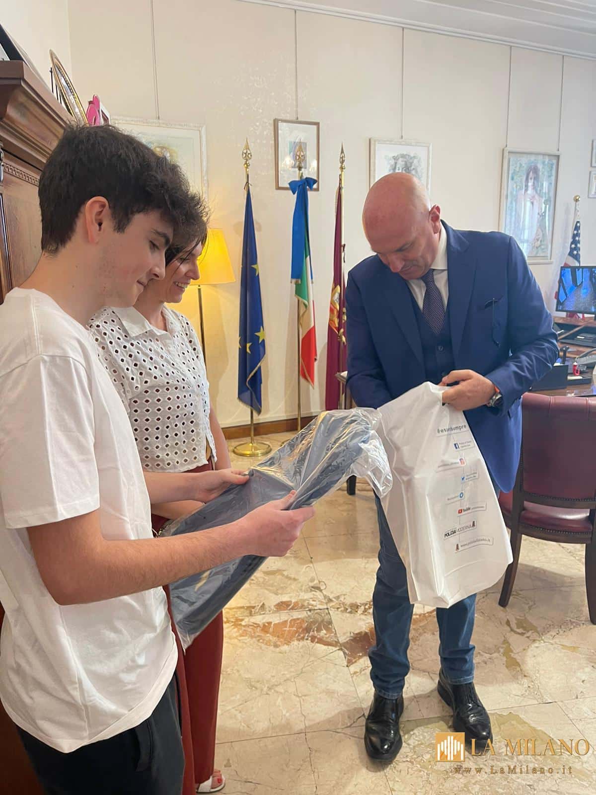 Lorenzo, 16 anni e un sogno: diventare poliziotto. La sua visita commuove la Questura di Roma