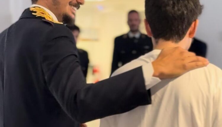 Lorenzo, 16 anni e un sogno: diventare poliziotto. La sua visita commuove la Questura di Roma