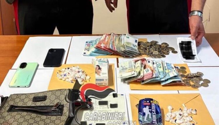 Aversa, in fuga sullo scooter con crack e cocaina: Arrestato 20enne