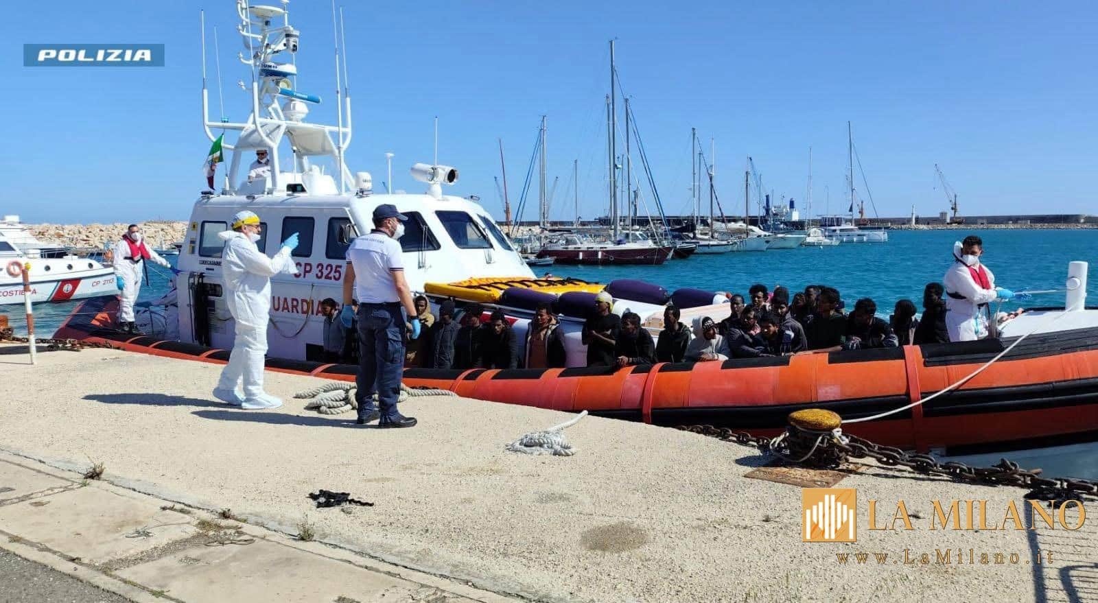 Pozzallo: arrestati tre scafisti bangladesi per favoreggiamento dell’immigrazione clandestina.