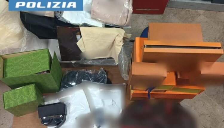 Napoli, fermati con 43 articoli di alta moda contraffatti: Denunciati 2 uomini per ricettazione