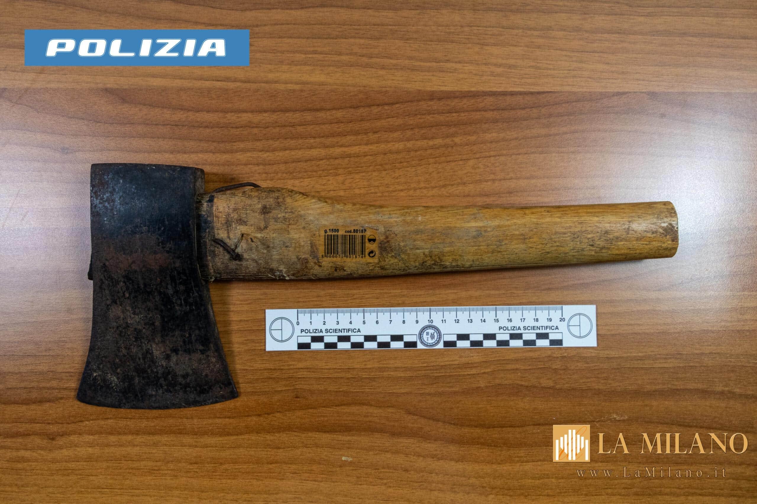 Bolzano, fermato 50enne con ascia dentro lo zaino: denunciato