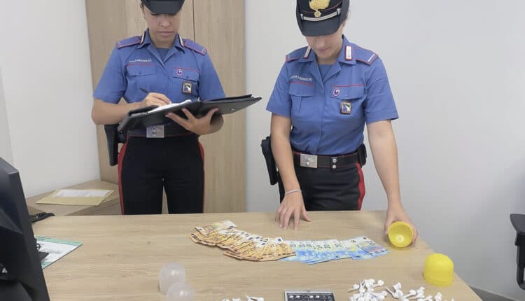 Bologna, 128 dosi di cocaina in casa: Arrestato 28enne