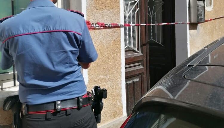 Valdilana, donna accoltellata dal marito: arrestato per tentato omicidio