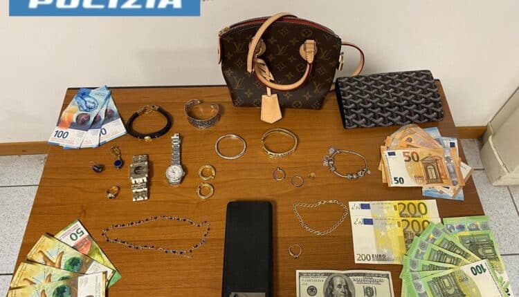 Udine, quattro georgiani arrestati per furti in autostrada: usavano un “jammer” per disattivare le chiusure delle auto