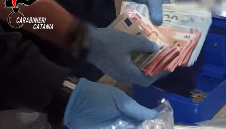 Catania, blitz nel quartiere San Cristoforo: arrestati 2 pusher e sequestrata base di spaccio