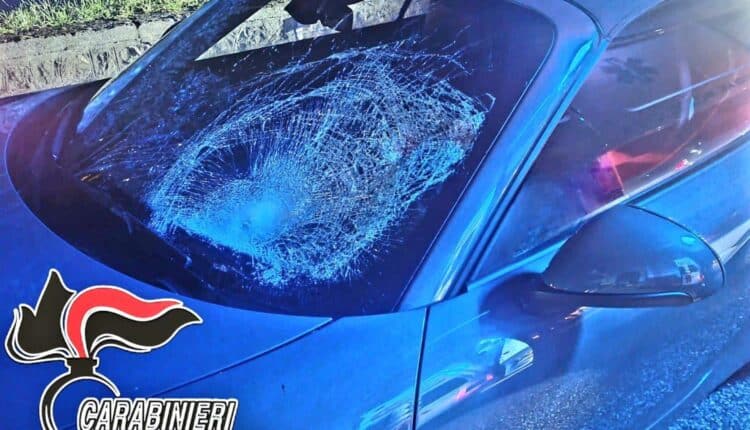 Gardone Val Trompia, minaccia l’ex moglie con un martello: 67enne arrestato per atti persecutori