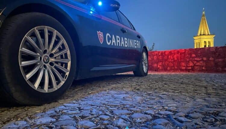 Spoleto, 23enne arrestato per spaccio: sequestrati cocaina e contanti