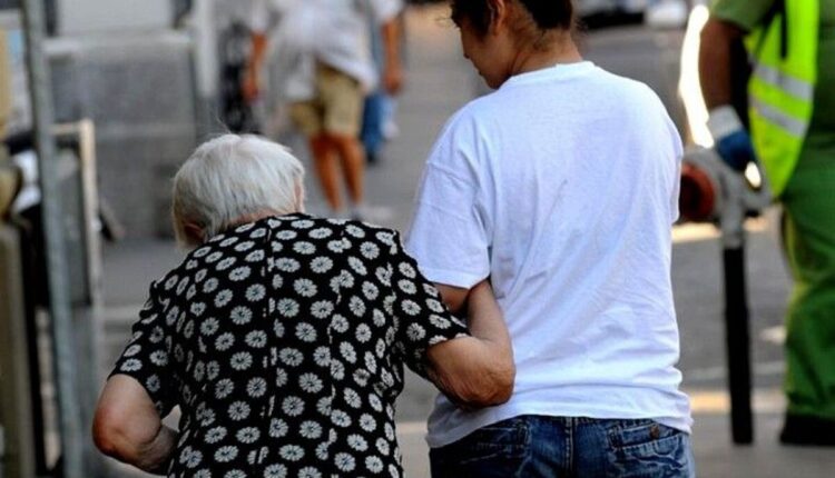 Corso gratuito per assistenti familiari: aperte le iscrizioni a Ravenna