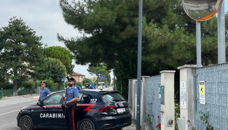 Ravenna: Carabinieri arrestano uomo per maltrattamenti in famiglia a Mezzano