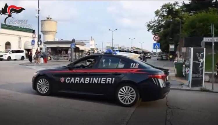 Bassano del Grappa, aggredisce un passante con un coltello: fermato 33enne senza fissa dimora
