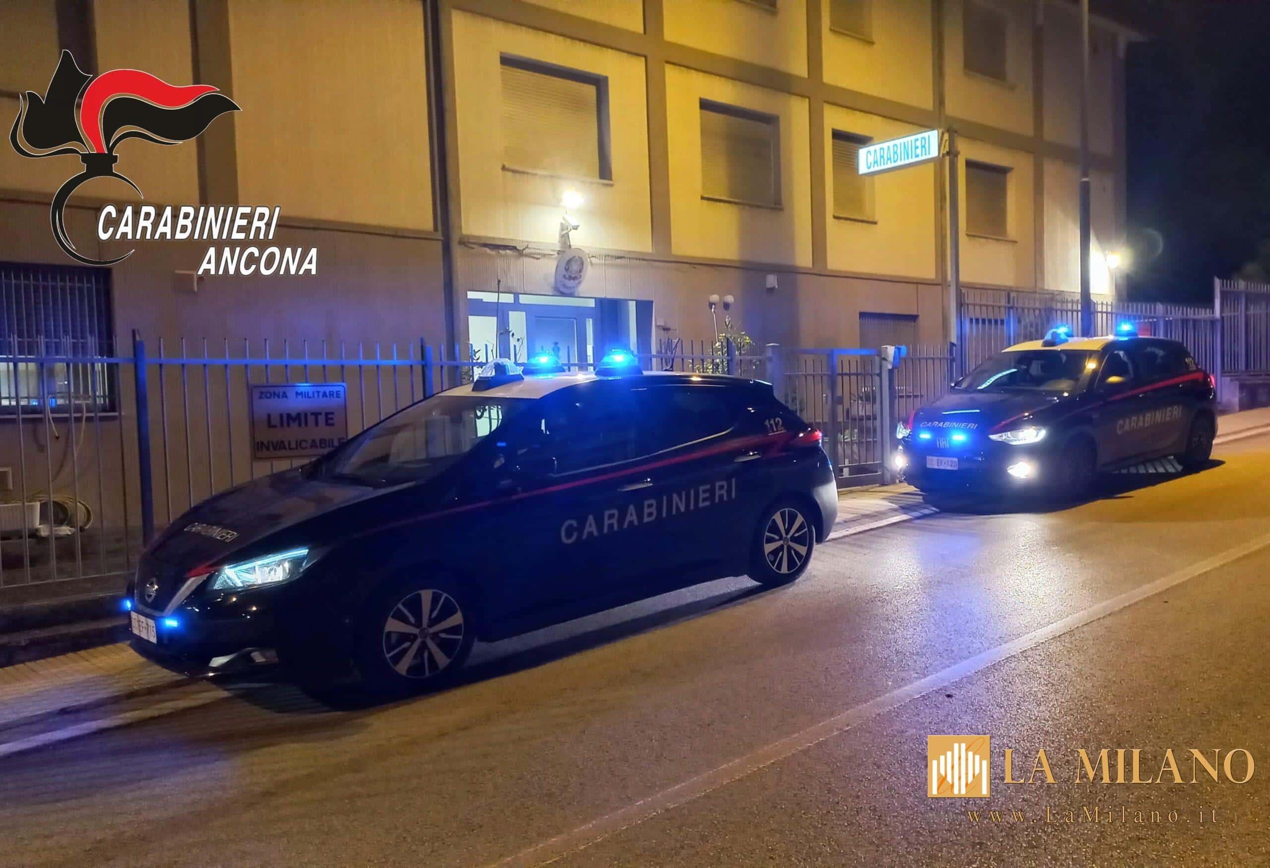 Ancona, 2 minorenni arrestati per rapina e tentato furto con coltello